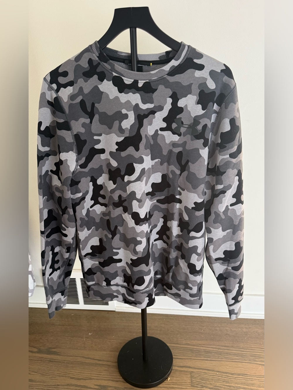 Under Armour Men’s Grey Camo Long-Sleeve Crewneck